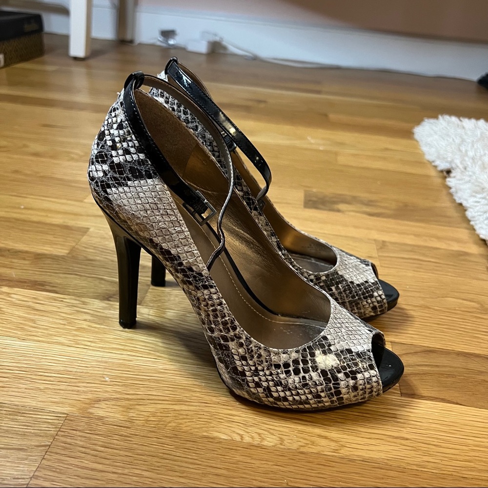 BCBGeneration Womens Peep Toe Snake Print Pump